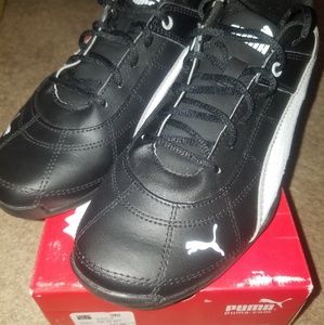Boys Like New Puma Sneakers